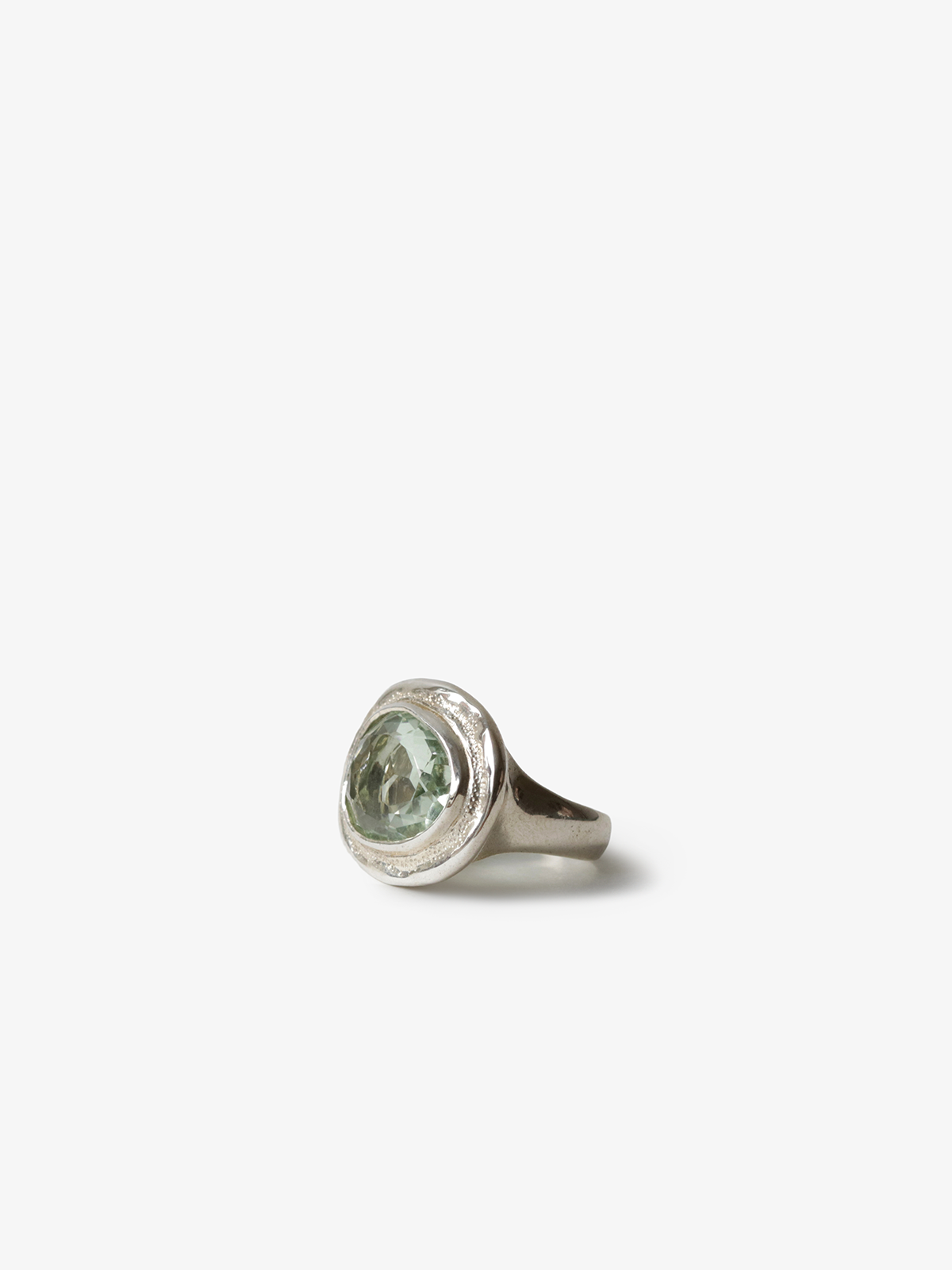 Dot & Quatz Ring