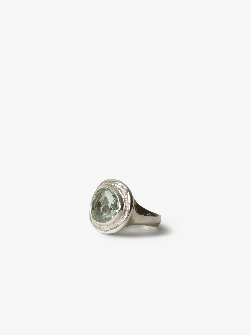 Dot & Quatz Ring
