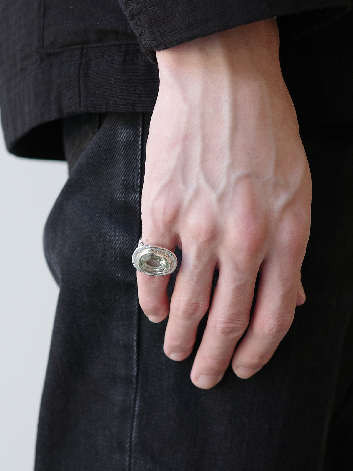 Dot & Quatz Ring