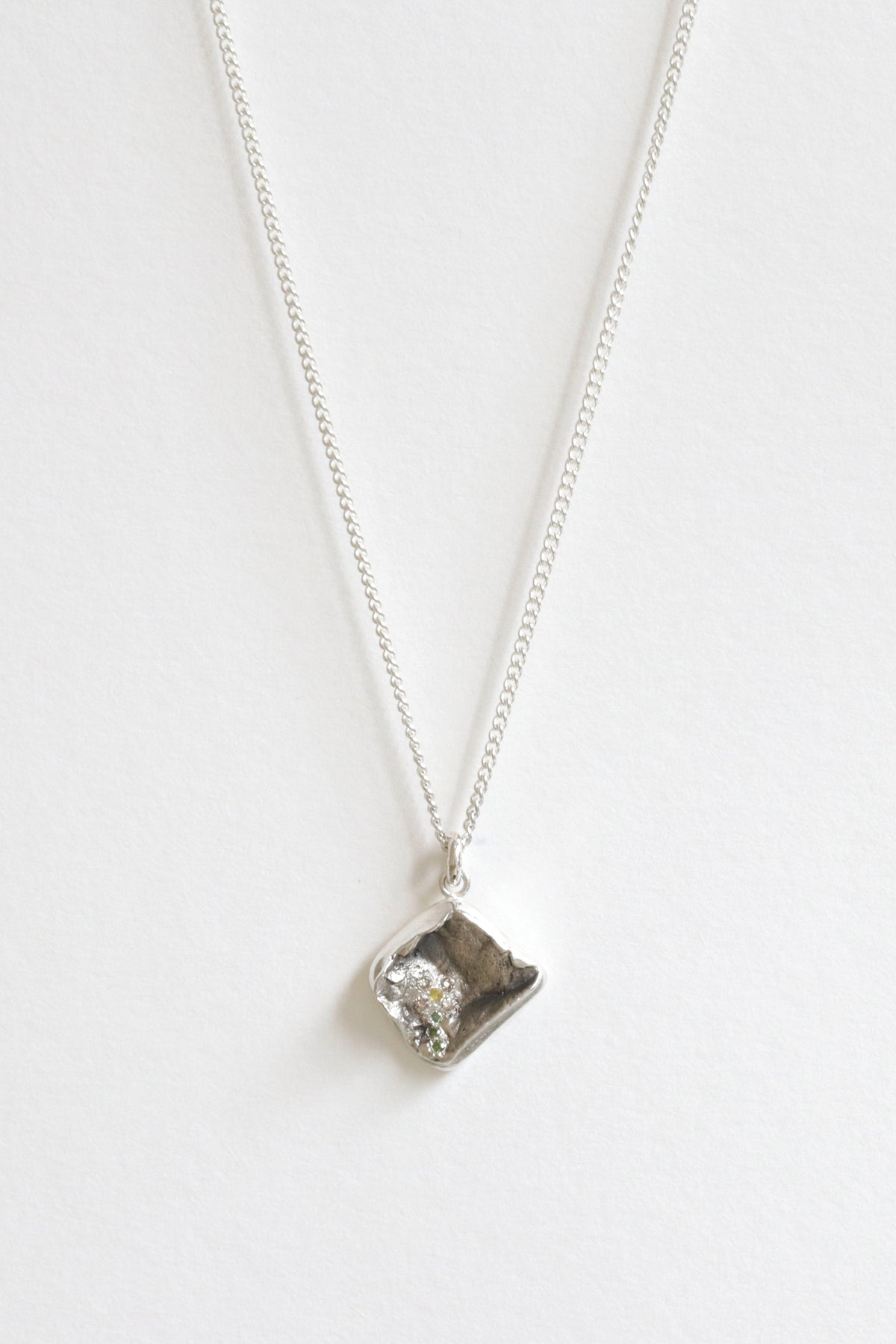 FLOWER PENDANT