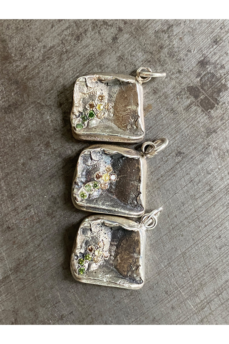 FLOWER PENDANT